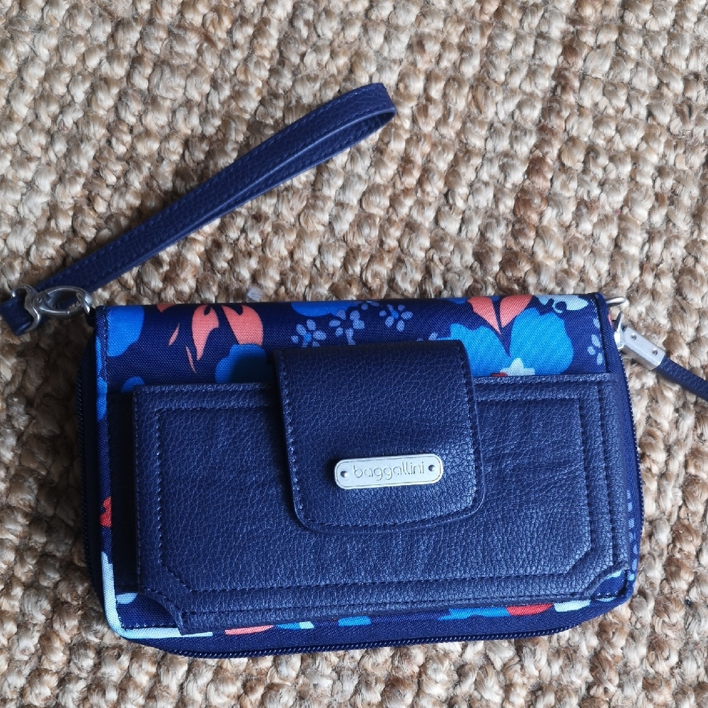 Baggallini wristlet/wallet